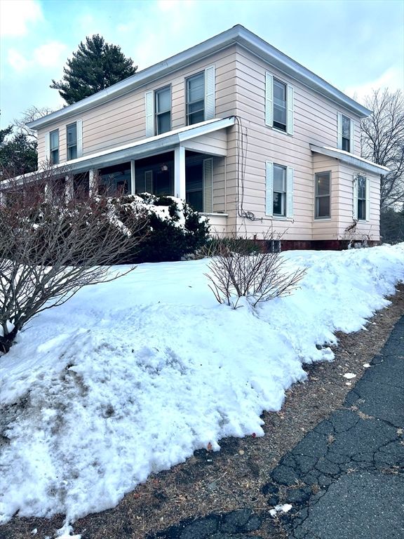 Exterior, Facade, Farmhouse