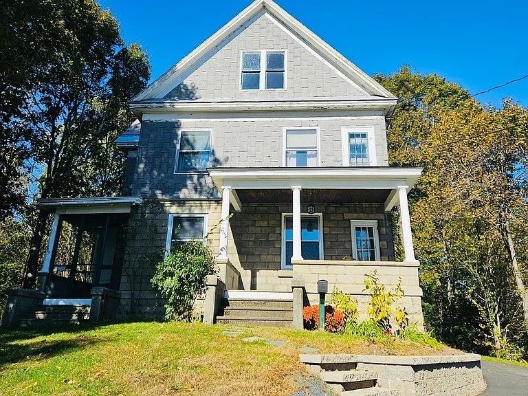 Exterior, Facade, Queen Anne Victorian