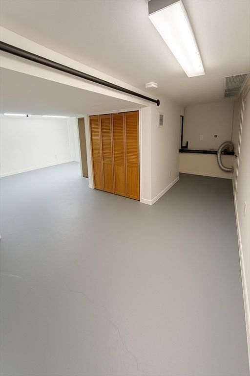 Empty room, Interior