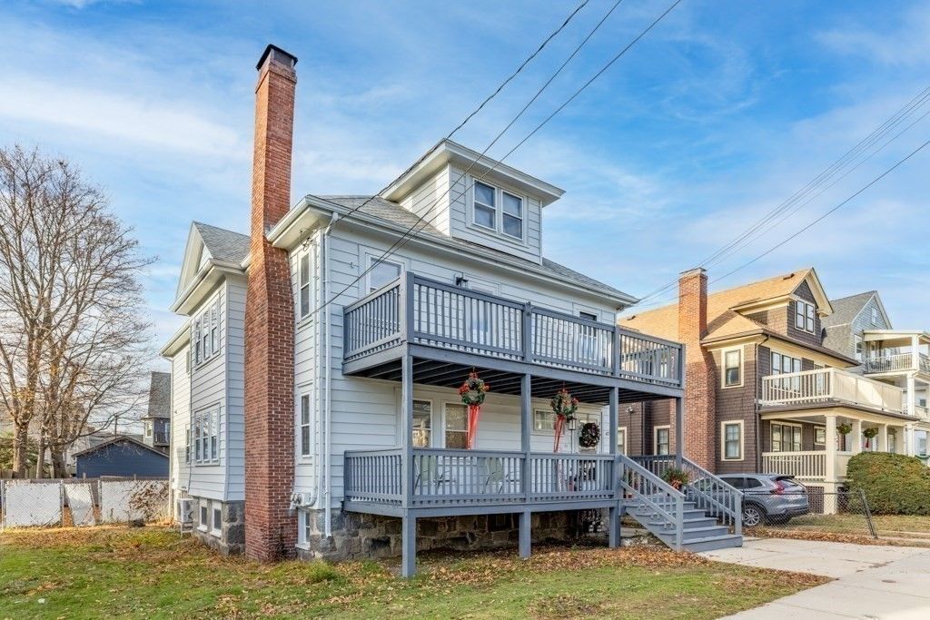 Exterior, Facade, American Foursquare