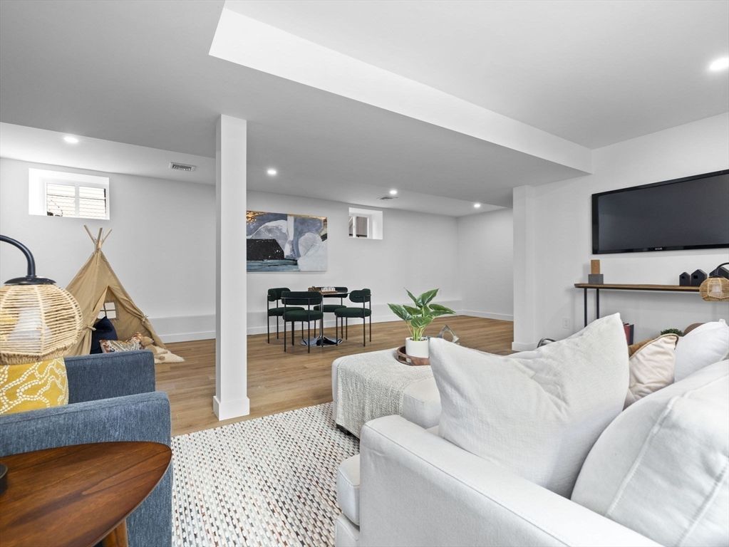 Dining room, Interior, Living room, Recessed Lighting, Wood Texture Flooring