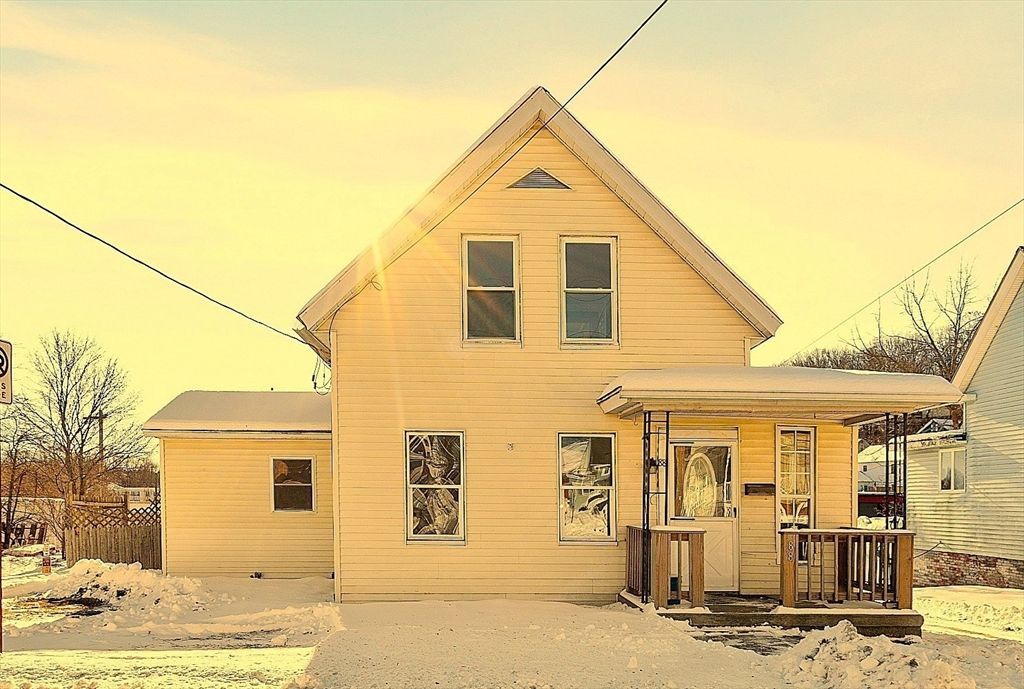 Exterior, Facade, Queen Anne Victorian