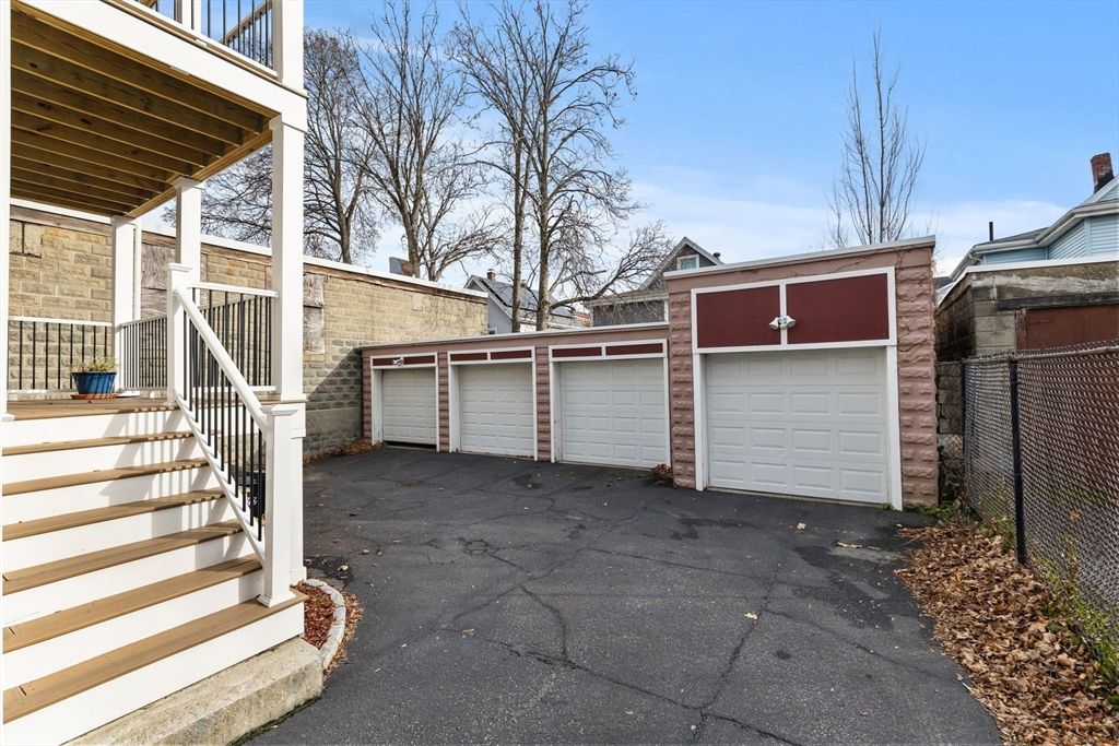 Detached Garage, Exterior