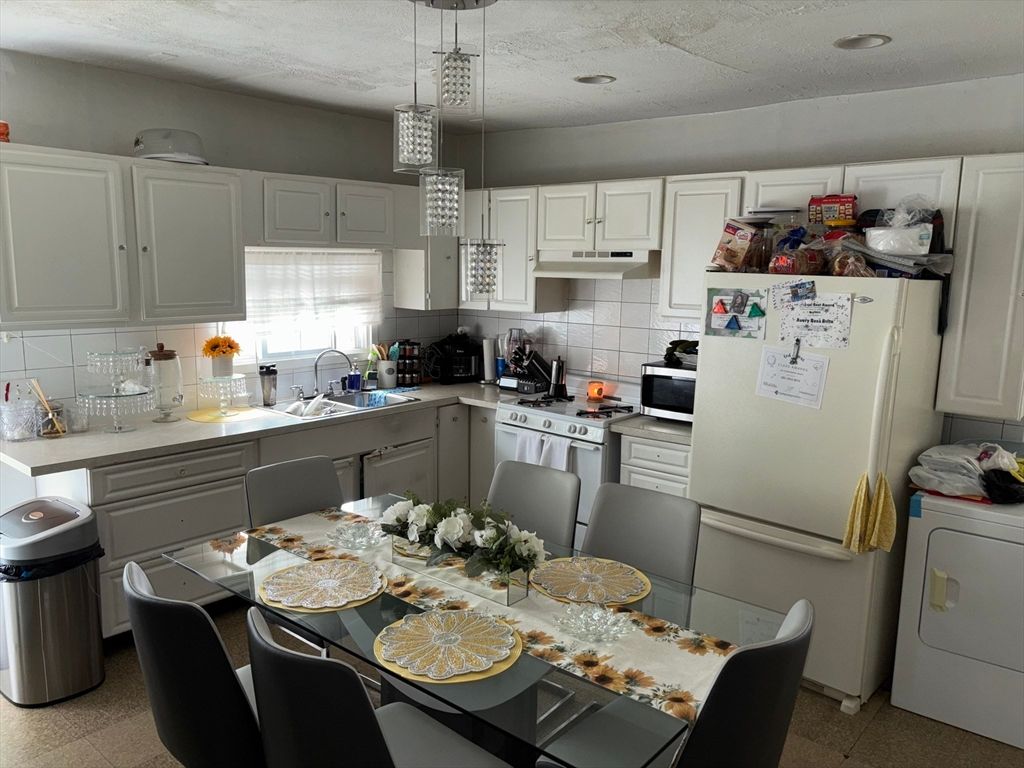Dining room, Interior, Kitchen, Pendant Lights, Recessed Lighting