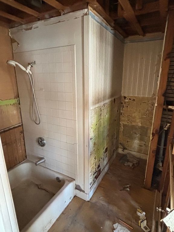 Bathroom, Interior, Wooden Beams