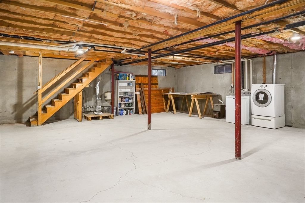 Interior, Washer, Wooden Beams