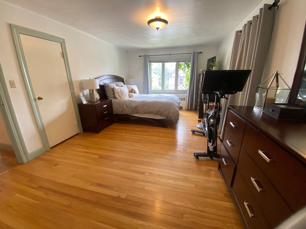 Bedroom, Fitness Equipment, Interior, Wood Texture Flooring