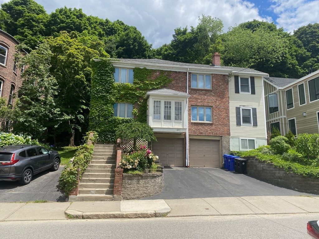 Attached, Exterior, Facade, Brick Facade, Rowhouse