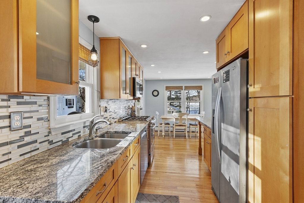Dining room, Interior, Kitchen, Pendant Lights, Recessed Lighting, Wood Texture Flooring