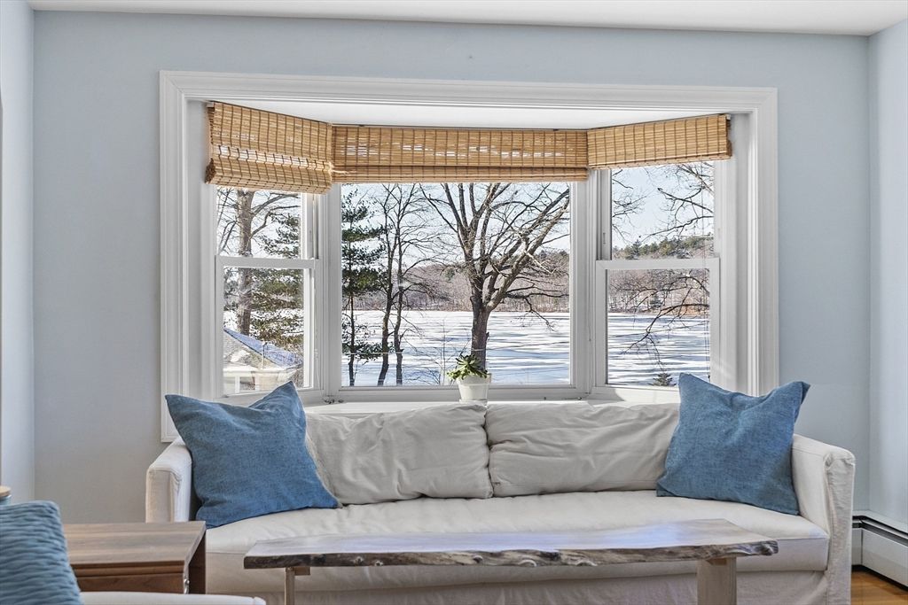 Interior, Living room, Water