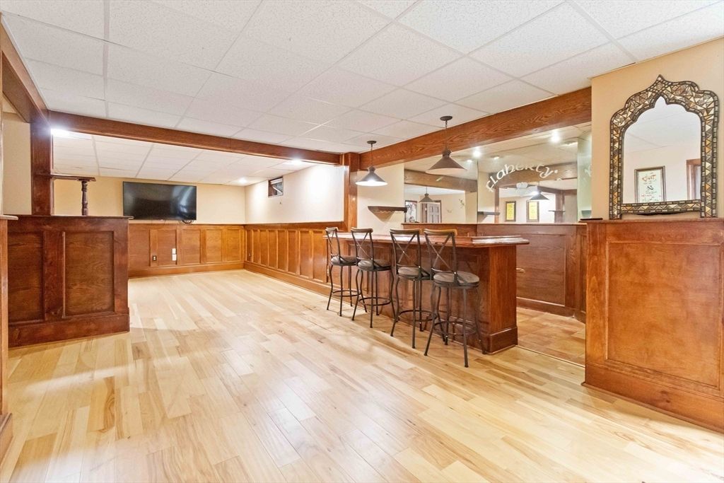 Interior, Pendant Lights, Recessed Lighting, Wooden Beams, Wood Texture Flooring