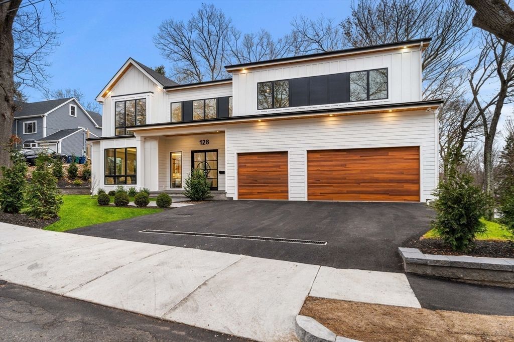 Attached, Exterior, Facade, Farmhouse