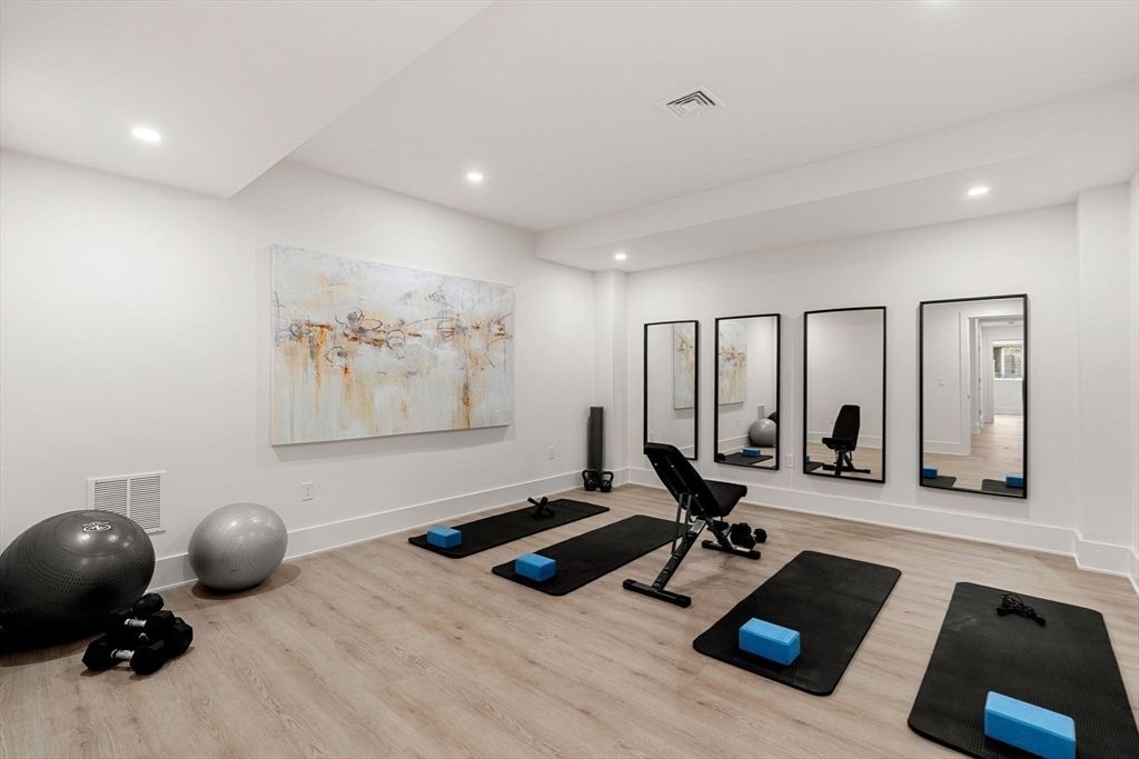 Fitness Equipment, Interior, Recessed Lighting, Wood Texture Flooring