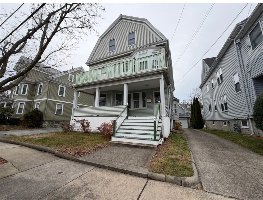 Exterior, Facade, Queen Anne Victorian