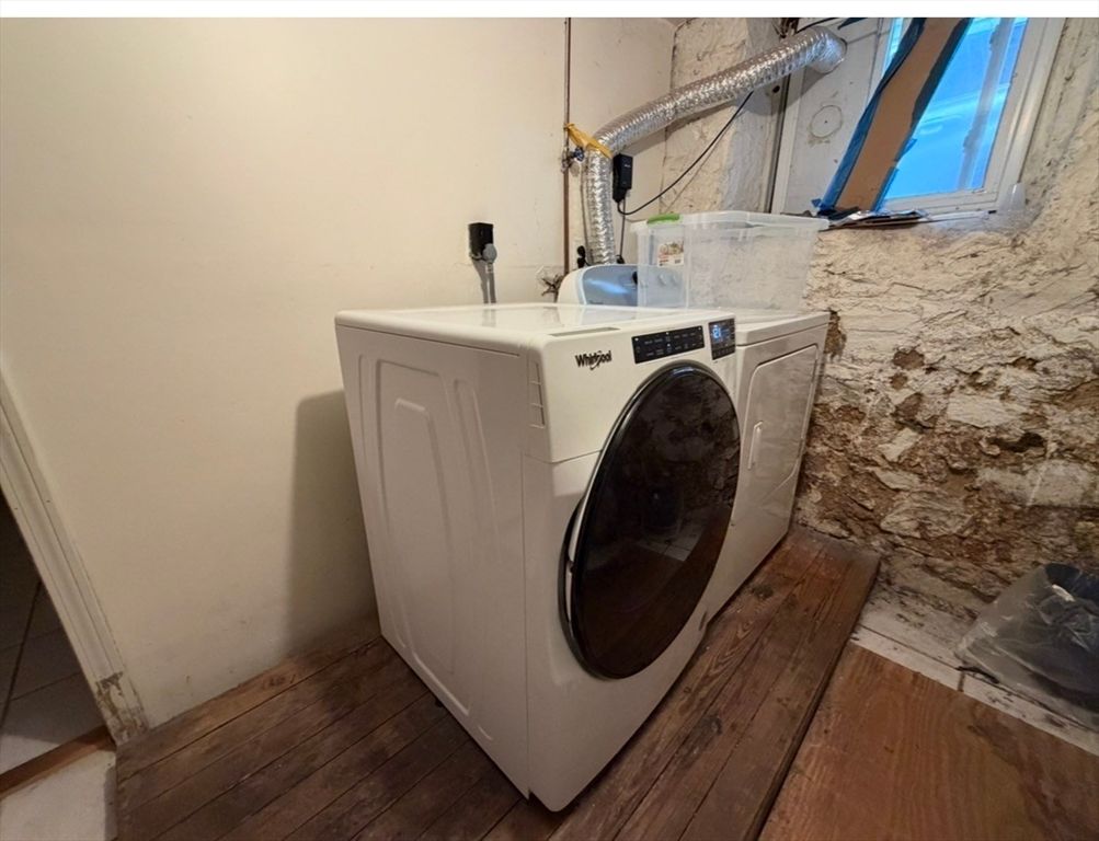 Interior, Washer, Wood Texture Flooring