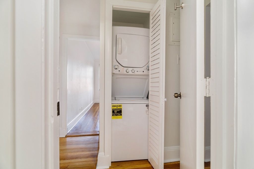 Interior, Utility Closets, Washer, Wood Texture Flooring