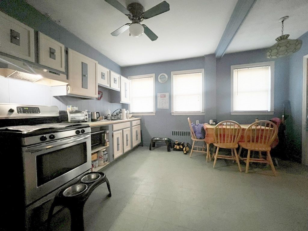 Dining room, Interior, Kitchen, Pendant Lights, Stainless Steel Appliances