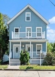 Exterior, Facade, Queen Anne Victorian