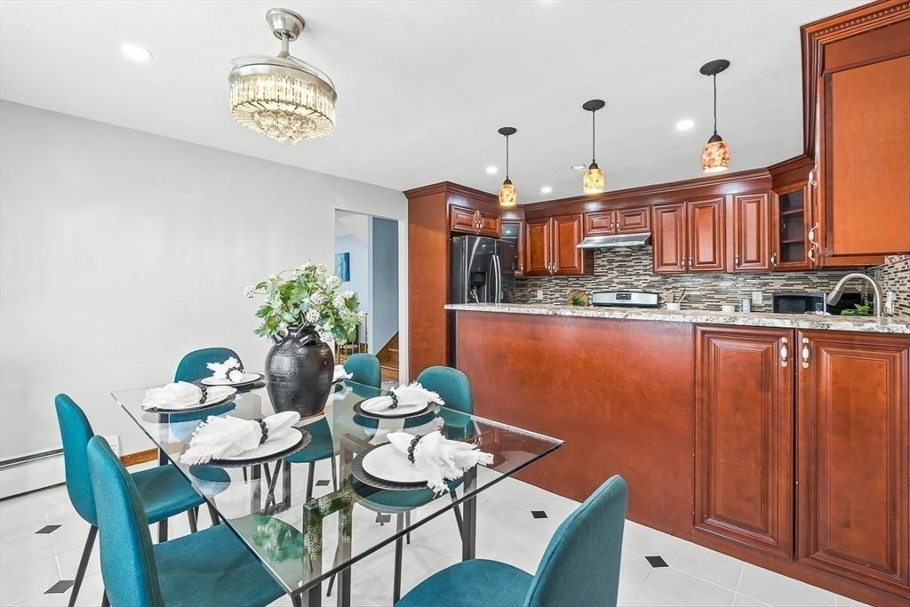Chandelier, Dining room, Interior, Kitchen, Pendant Lights, Recessed Lighting, Stainless Steel Appliances