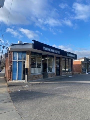 Exterior, Facade, Modern