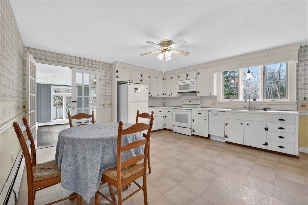 Dining room, Interior, Kitchen, Pendant Lights