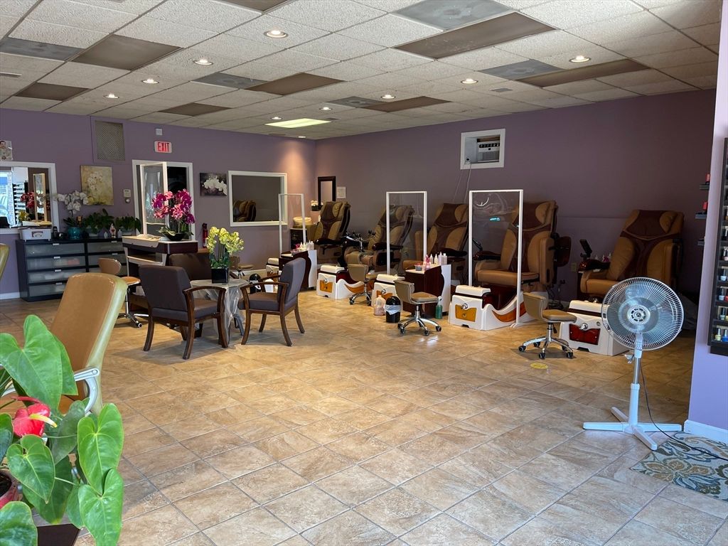 Dining room, Interior, Recessed Lighting