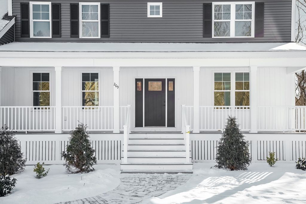 Exterior, Facade, American Foursquare