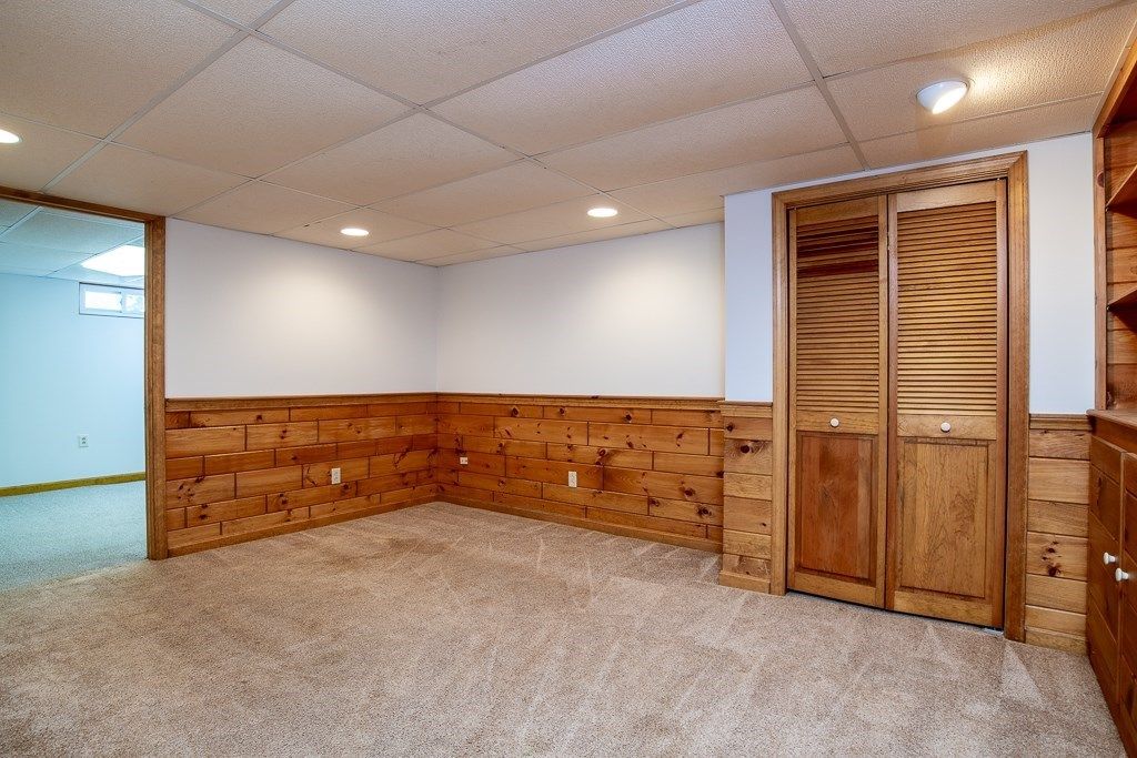 Empty room, Interior, Recessed Lighting, Wooden Walls