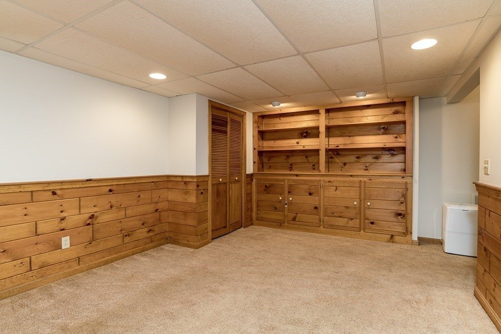 Empty room, Interior, Recessed Lighting, Wooden Walls