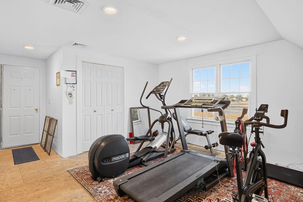 Fitness Equipment, Interior, Recessed Lighting, Wood Texture Flooring