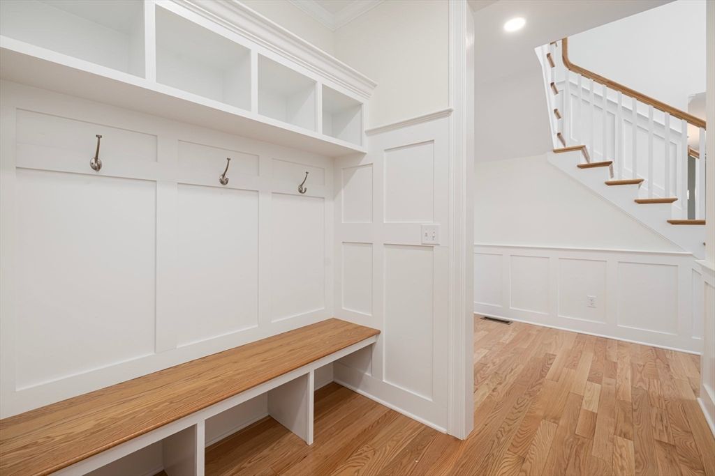 Interior, Recessed Lighting, Wood Texture Flooring