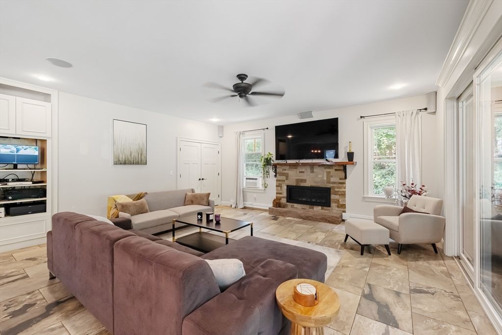 Fireplace, Interior, Living room, Recessed Lighting