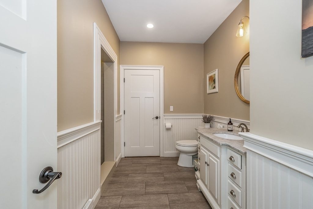 Bathroom, Interior, Recessed Lighting