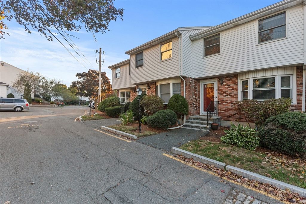 Exterior, Facade, Brick Facade, Split Level