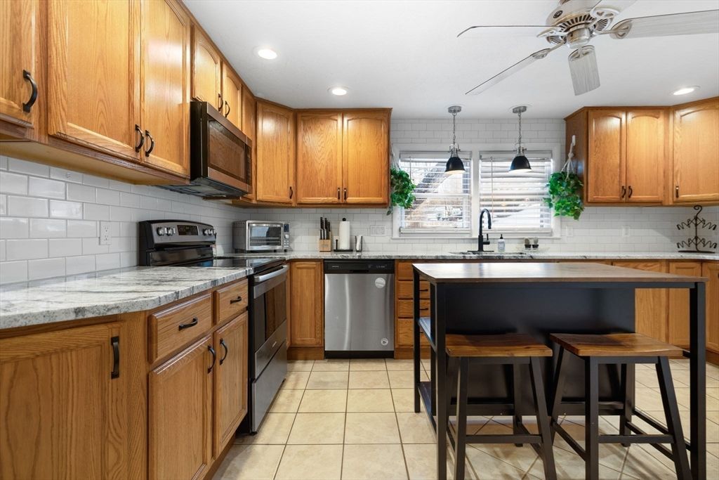 Interior, Kitchen, Pendant Lights, Recessed Lighting, Stainless Steel Appliances