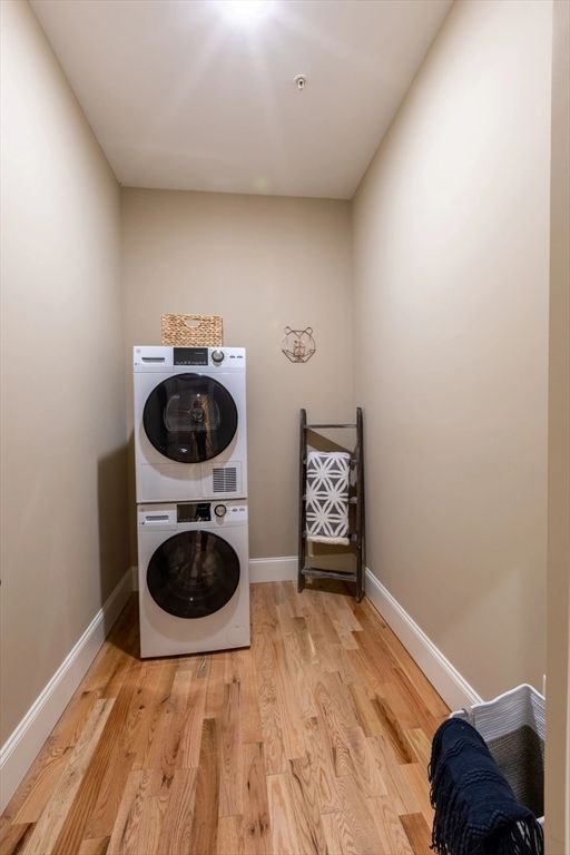 Interior, Utility Closets, Washer, Wood Texture Flooring