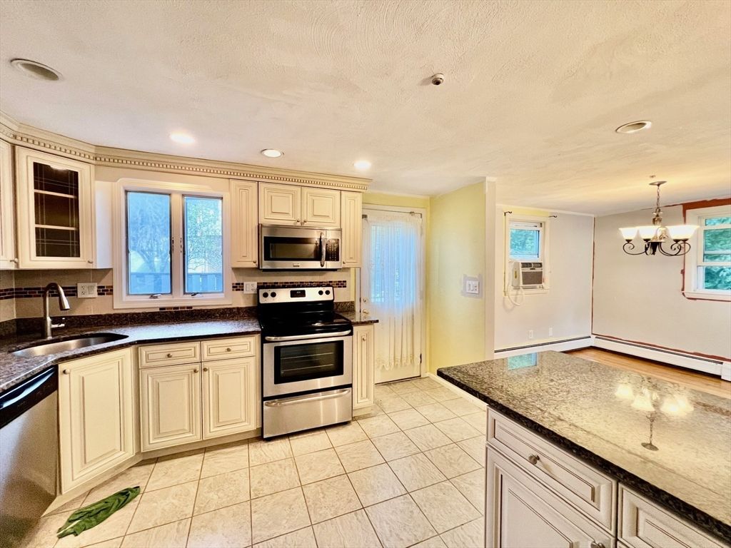Chandelier, Interior, Kitchen, Recessed Lighting, Stainless Steel Appliances