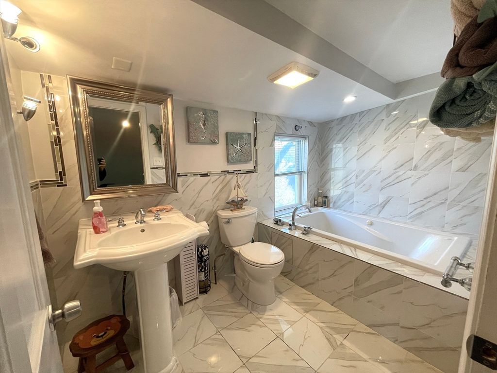 Bathroom, Interior, Marble, Marble Walls, Recessed Lighting