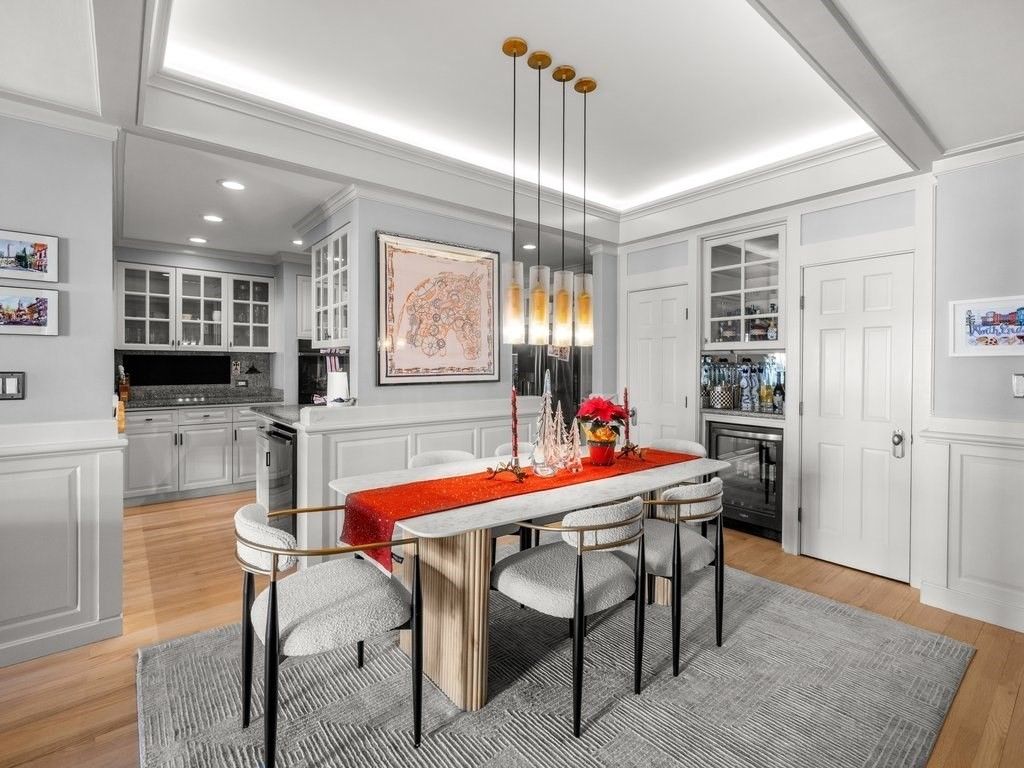 Dining room, Interior, Kitchen, Pendant Lights, Recessed Lighting, Wood Texture Flooring