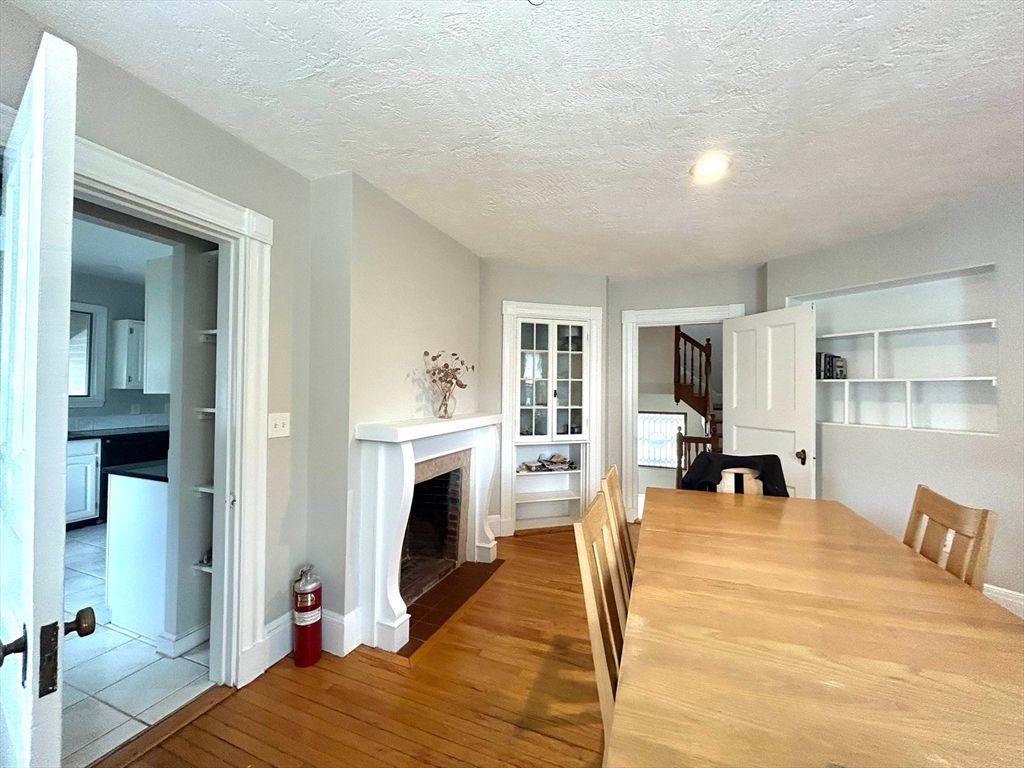 Dining room, Fireplace, Interior, Recessed Lighting, Wood Texture Flooring