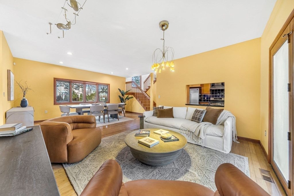 Chandelier, Dining room, Interior, Living room, Pendant Lights, Recessed Lighting, Wood Texture Flooring
