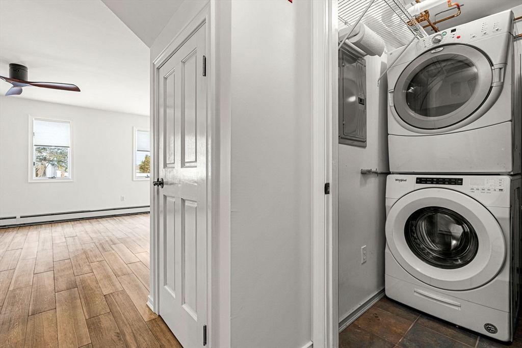 Interior, Utility Closets, Washer, Wood Texture Flooring