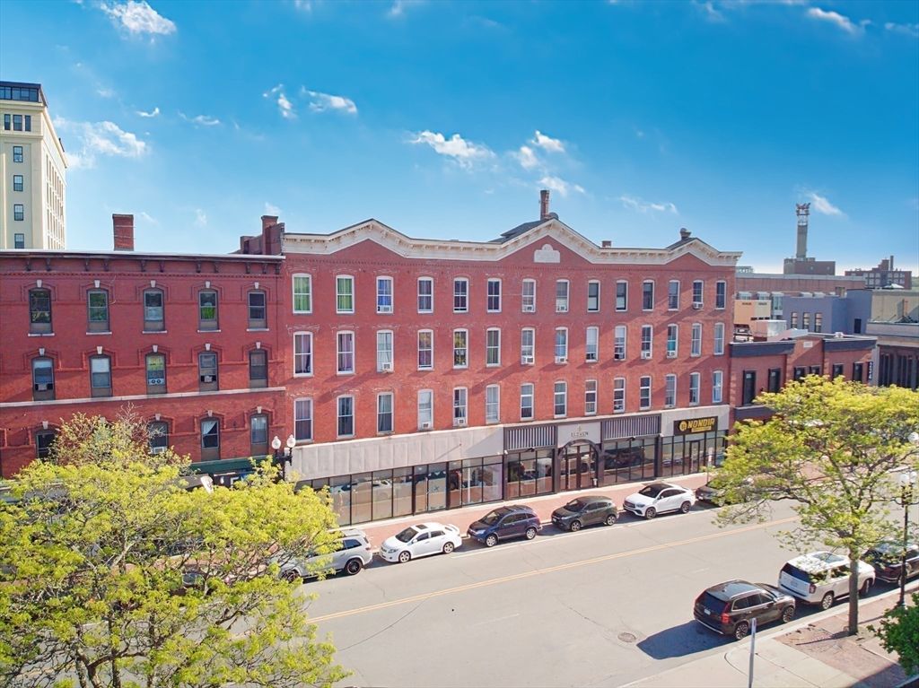 Exterior, Facade, Condo Building