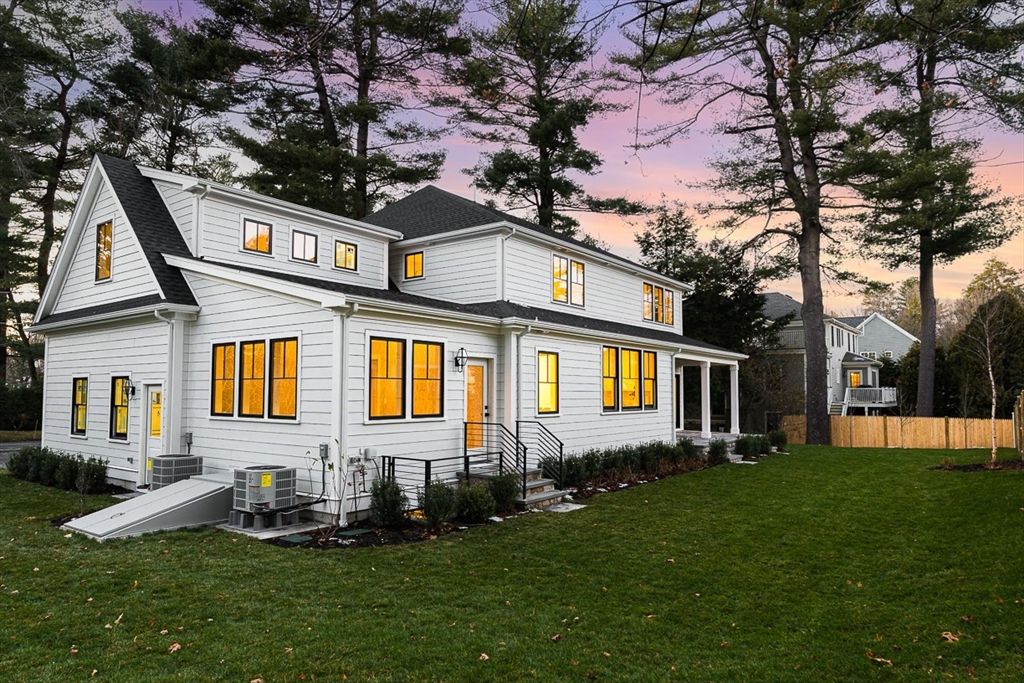 Exterior, Facade, Farmhouse