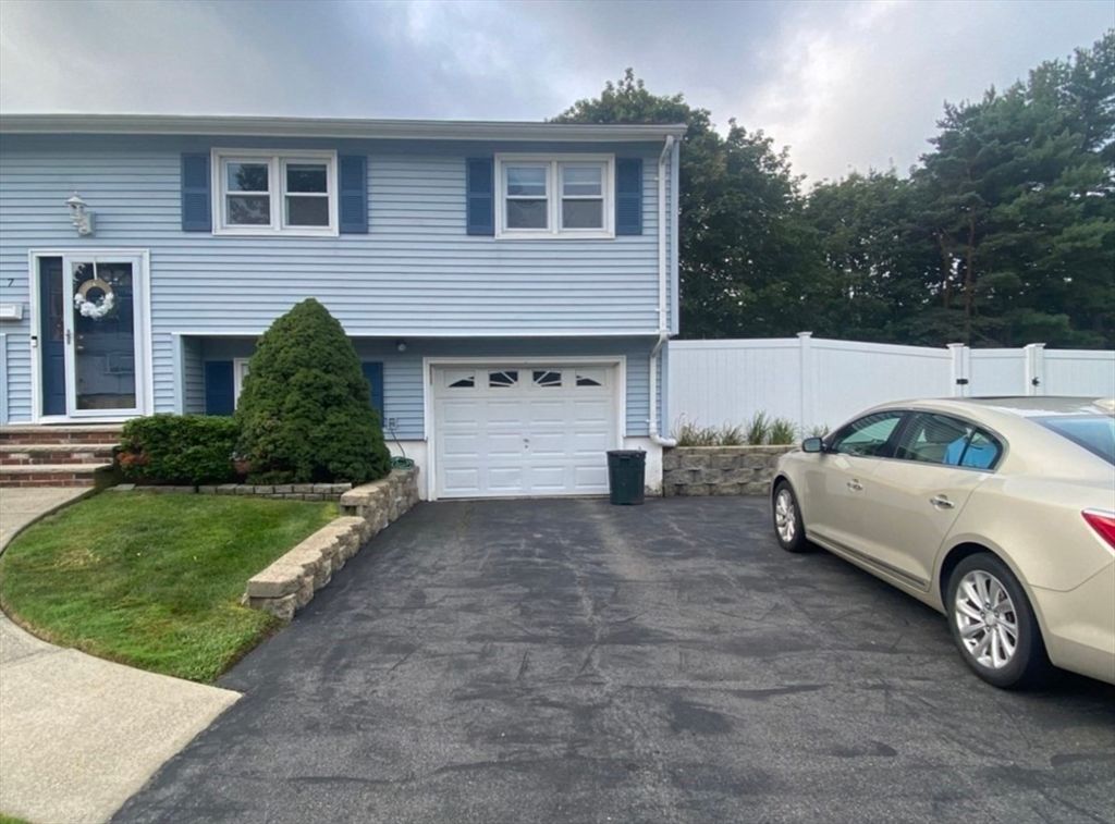 Attached, Exterior, Facade, Raised Ranch