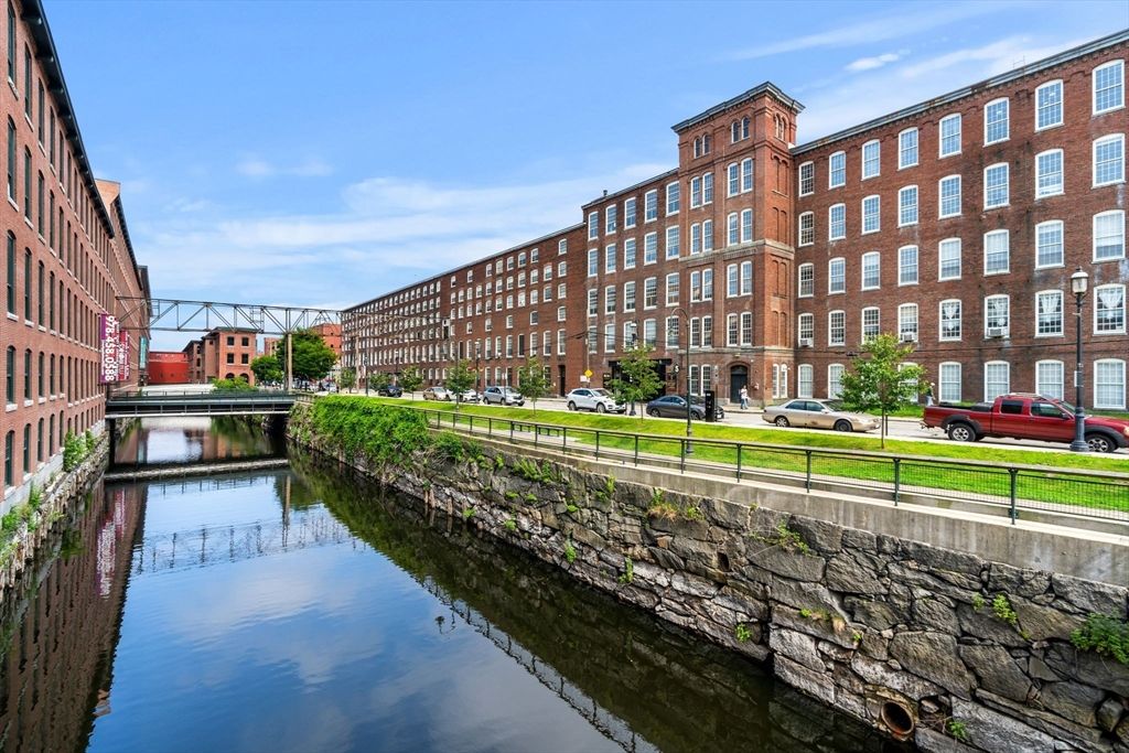 Exterior, Facade, Highrise