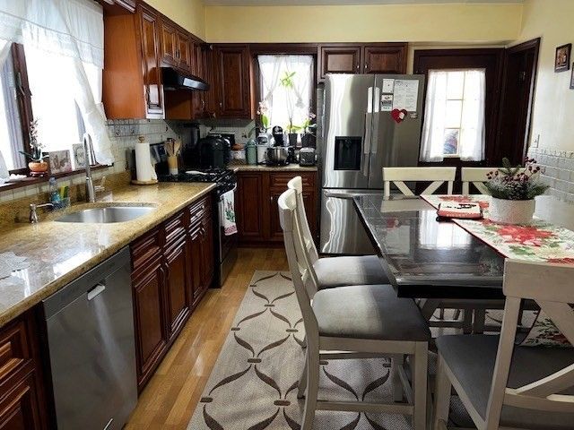 Dining room, Interior, Kitchen, Stainless Steel Appliances, Wood Texture Flooring