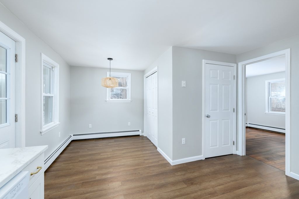 Empty room, Interior, Pendant Lights, Wood Texture Flooring