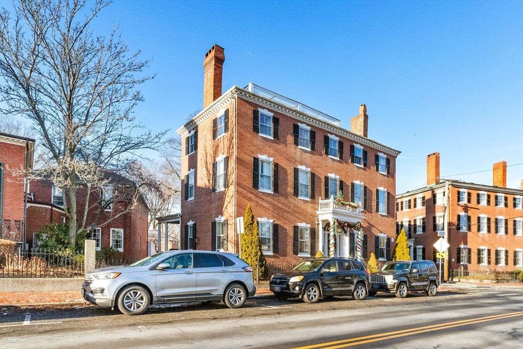 Exterior, Facade, Brick Facade, Rowhouse