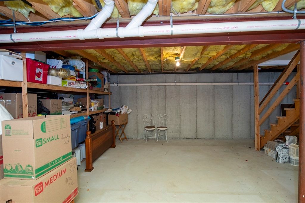 Garage, Interior, Wooden Beams